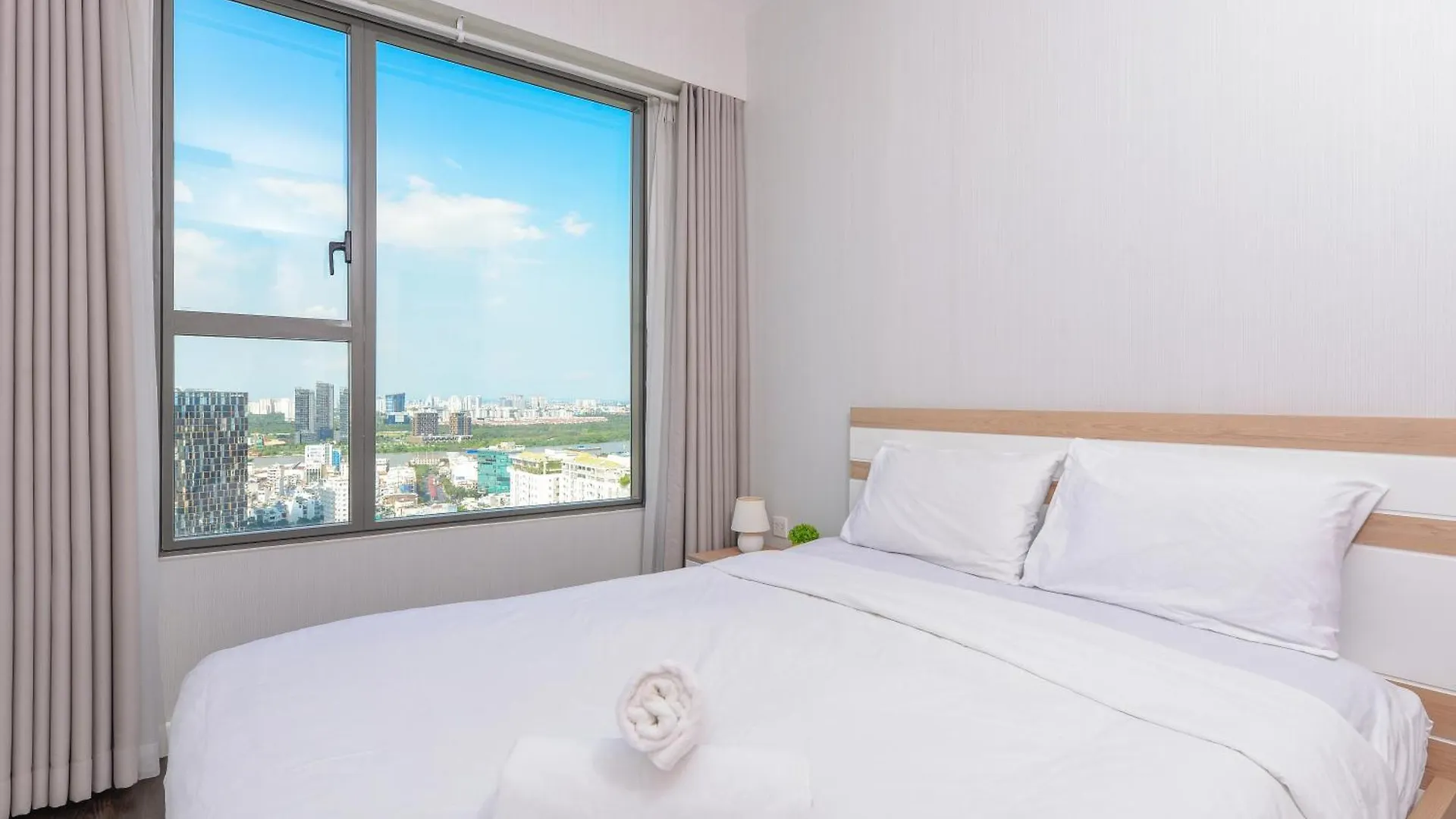 Yo'S Homes Rivergate Apartment Infinity Pool Near District 1 Ho Chi Minh City Hotel