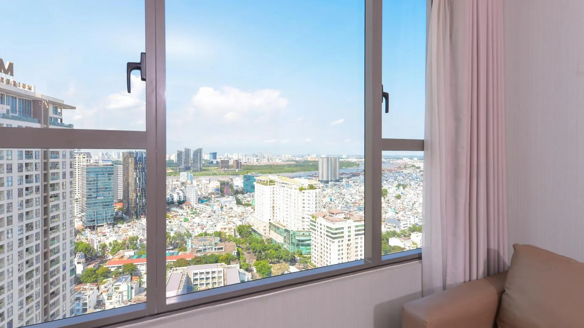 Hotel Yo'S Homes Rivergate Apartment Infinity Pool Near District 1 Ho Chi Minh City Vietnam